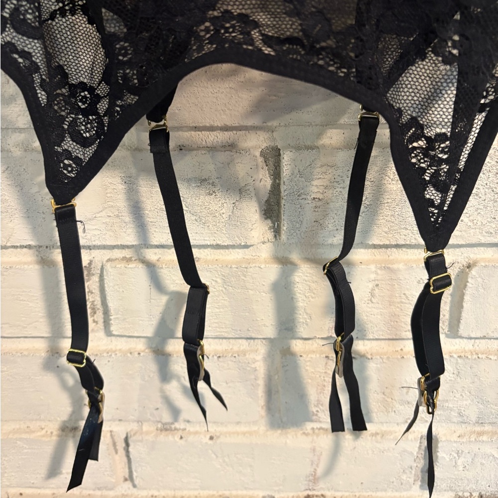 RENE’ ROFE’ Lace Lingerie with Sexy garters attached. Perfect condition NWOT - Picture 2 of 5